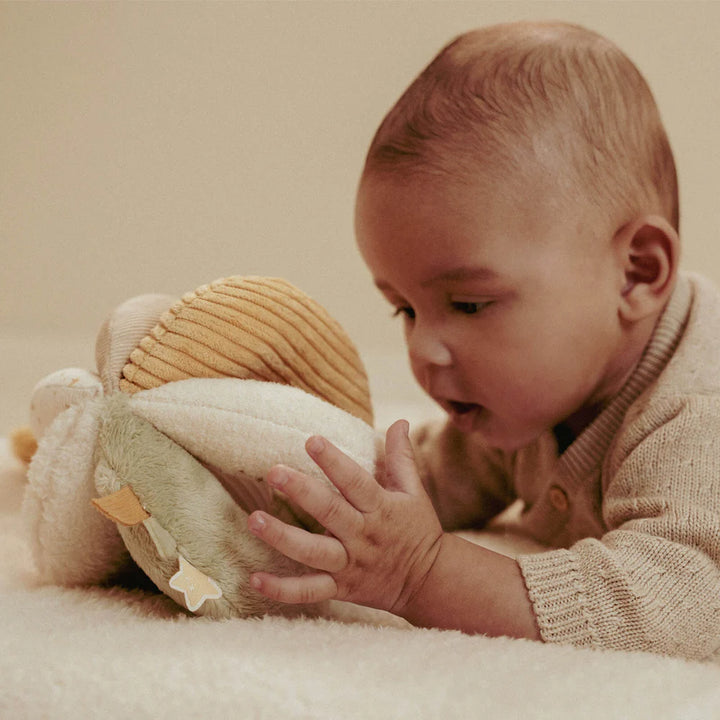 Little Dutch - Grasping Ball - Newborn Naturals - Mabel & Fox