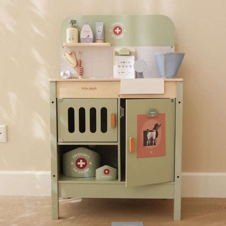 Little Dutch - Veterinary Practice - Mabel & Fox