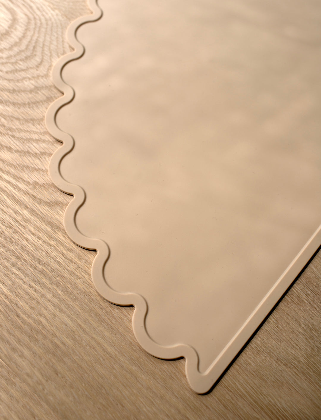 Mabel & Fox - Silicone Scalloped Placemat - Beige - Mabel & Fox