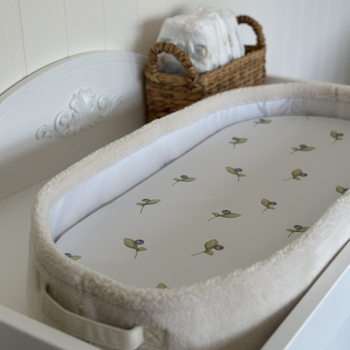 Mabel & Fox - Teddy Changing Basket - Milk - Mabel & Fox