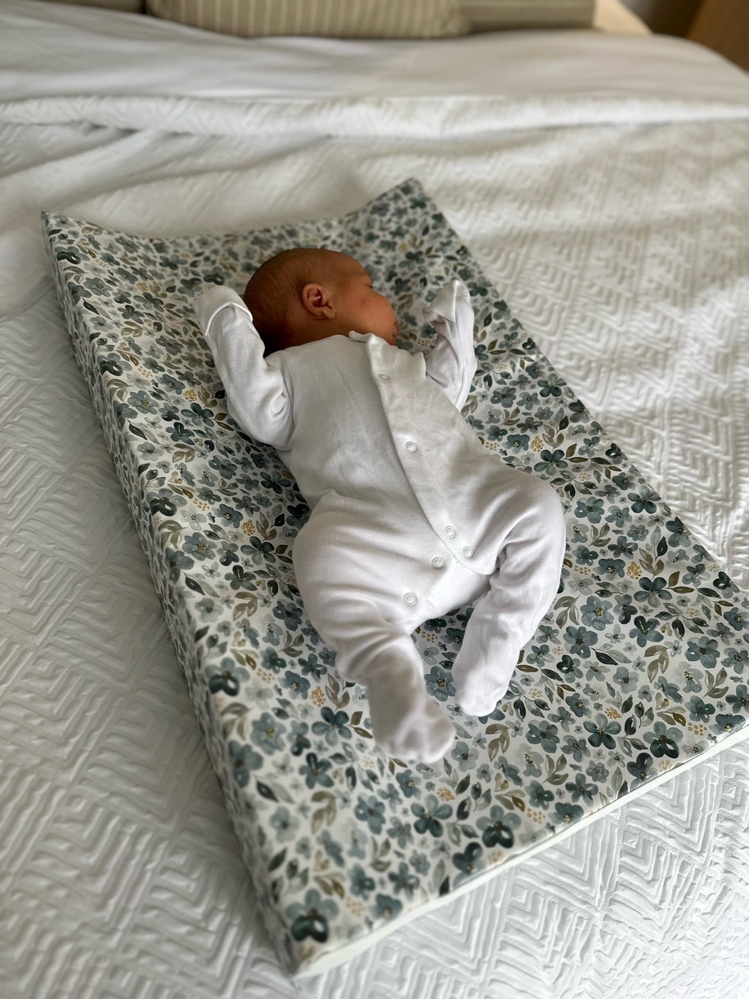 Mabel & Fox - Wedge Baby Changing Mat - Blue Blossom - Mabel & Fox