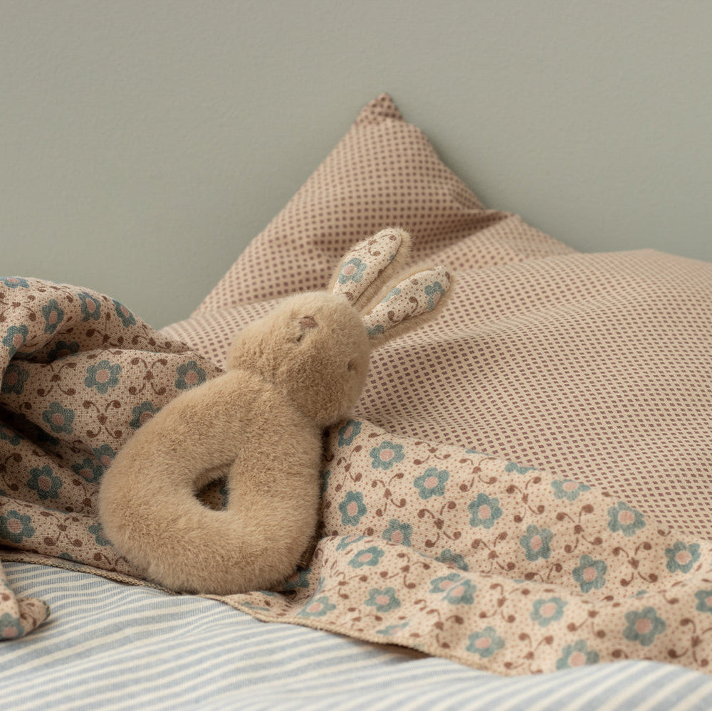 Maileg – Lullaby Friends - Rabbit Rattle Gift Set - Mabel & Fox