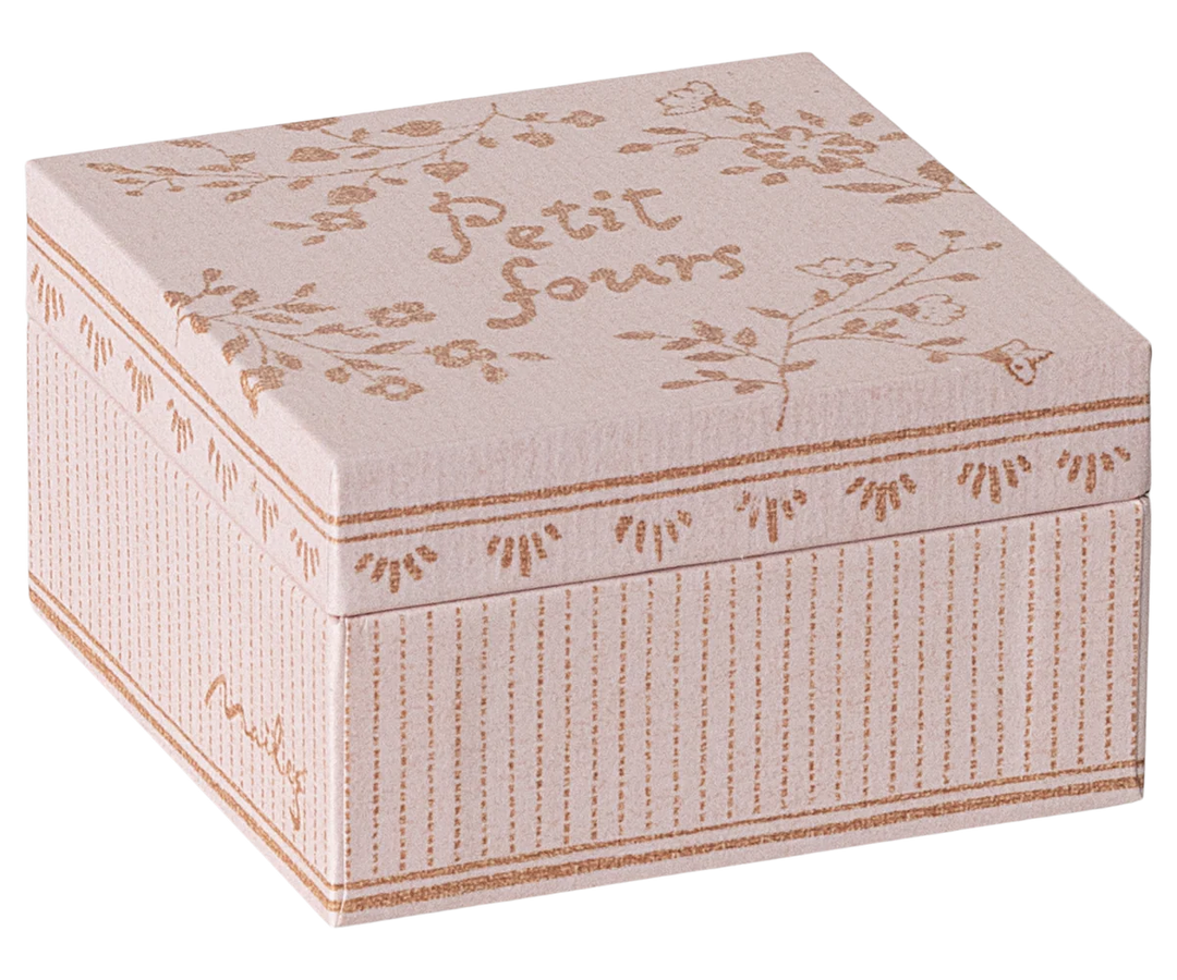 Maileg – Mini Cakes & Cakestand - Mabel & Fox