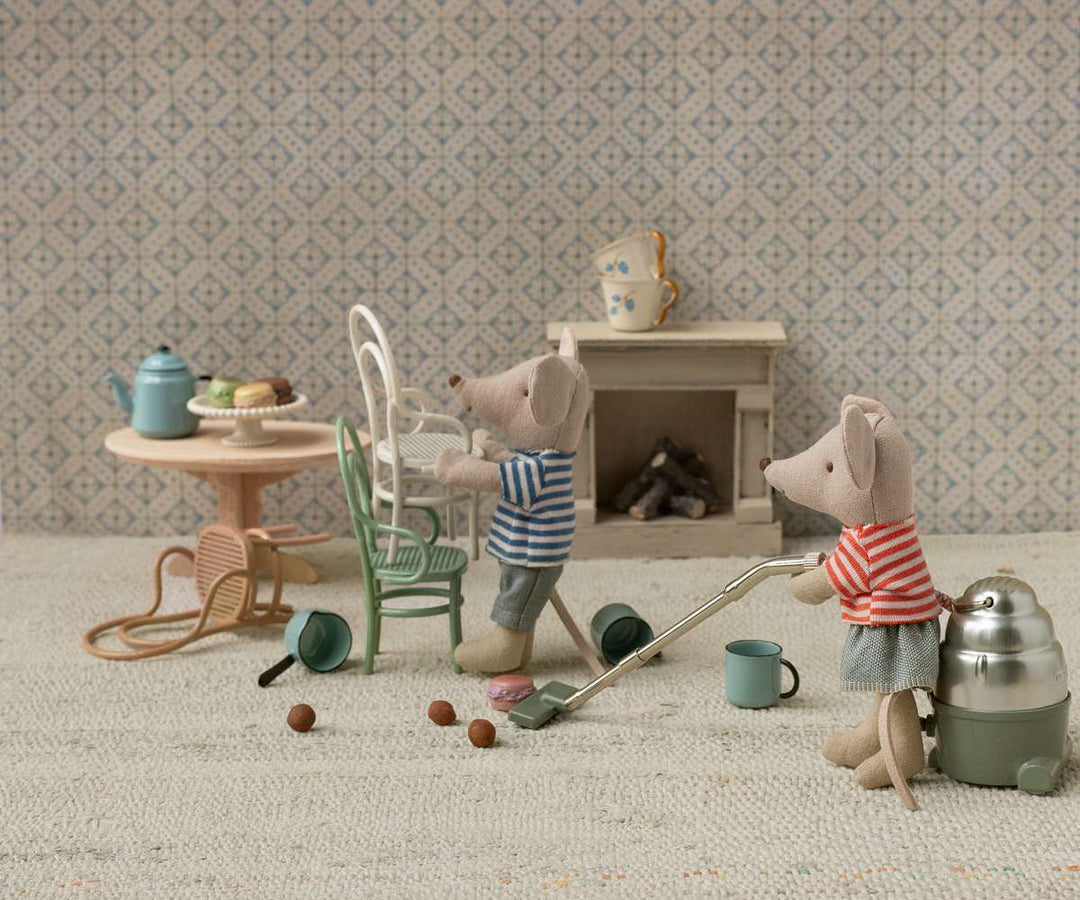 Maileg – Mouse Vacuum Cleaner - Mabel & Fox