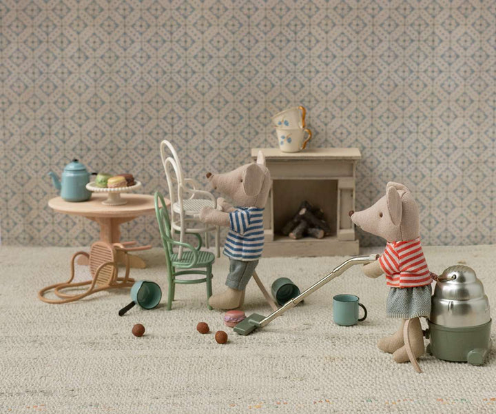 Maileg – Mouse Vacuum Cleaner - Mabel & Fox