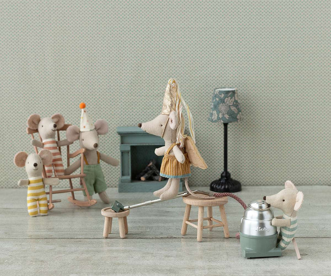 Maileg – Mouse Vacuum Cleaner - Mabel & Fox