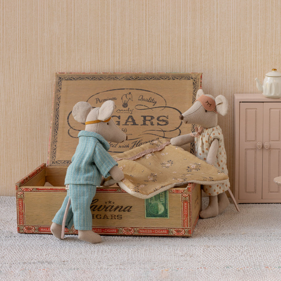Maileg - Mum & Dad Mice in Cigarbox - Mabel & Fox