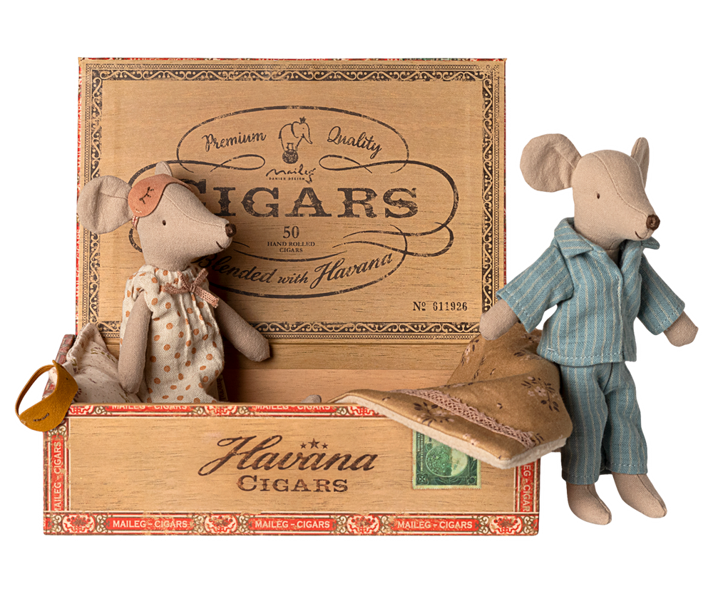 Maileg - Mum & Dad Mice in Cigarbox - Mabel & Fox