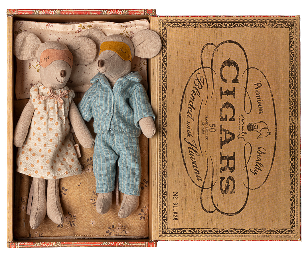 Maileg - Mum & Dad Mice in Cigarbox - Mabel & Fox