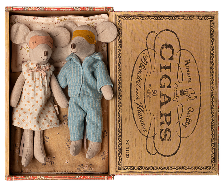 Maileg - Mum & Dad Mice in Cigarbox - Mabel & Fox