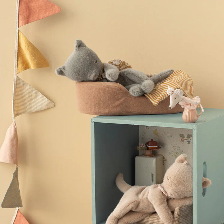 Maileg – Small Sleeping Kitten Plush - Grey - Mabel & Fox