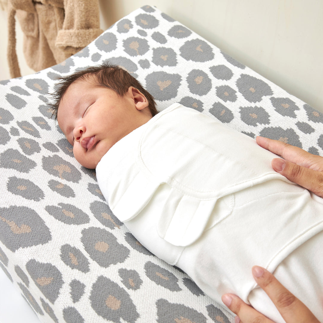 Meyco - Swaddle Wrap - White (0-3m) - Mabel & Fox