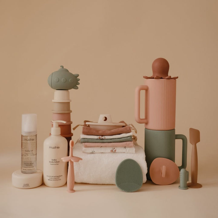 Mushie - Bath Rinse Cup - Blush - Mabel & Fox