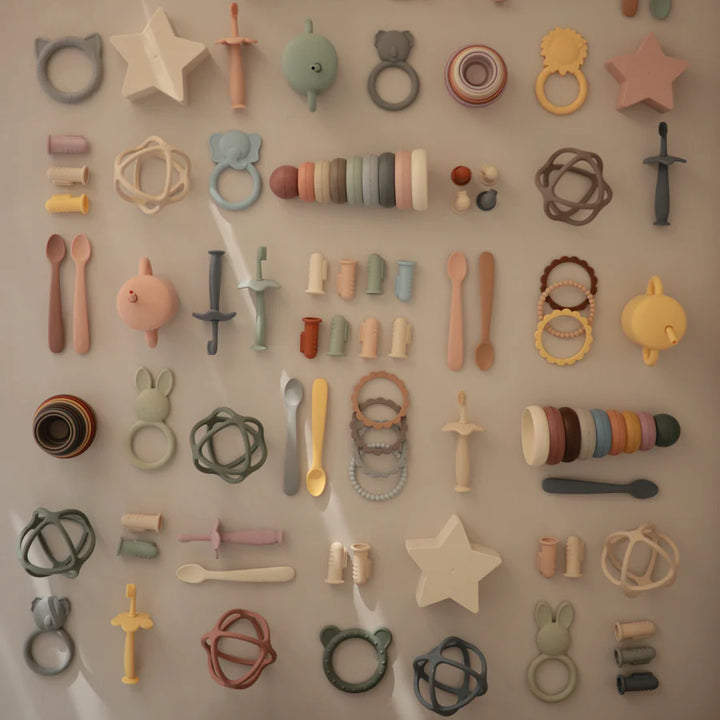 Mushie - Finger Toothbrush Blush/Shifting Sand - Mabel & Fox