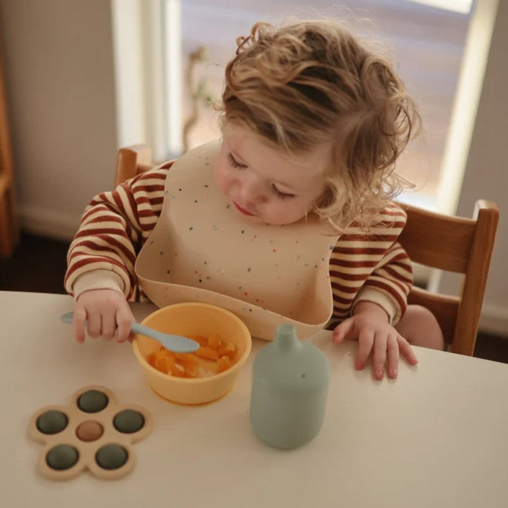 Mushie - Flower Press Toy - Dried Thyme / Natural / Shifting Sand - Mabel & Fox