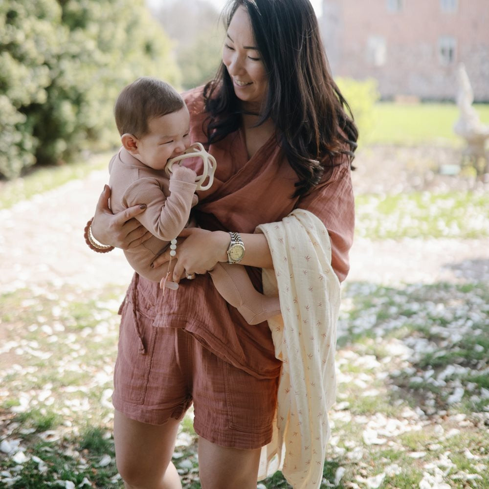 Mushie - Organic Swaddle - Bows - Mabel & Fox