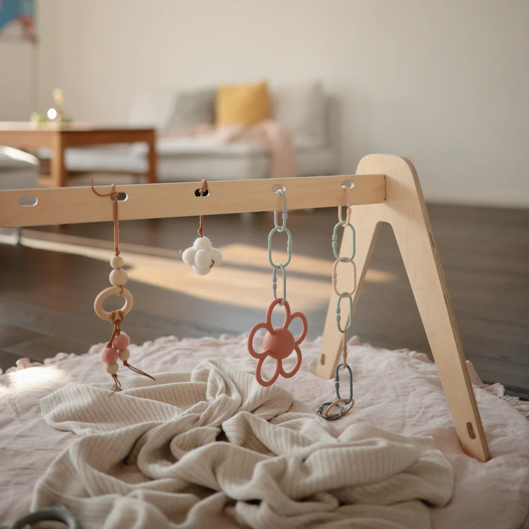 Mushie - Rattle Teether - Daisy - Dusty Rose - Mabel & Fox