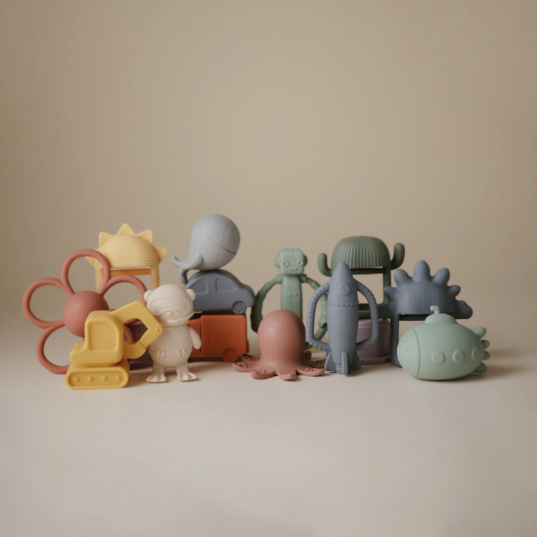 Mushie - Rattle Teether - Daisy - Dusty Rose - Mabel & Fox