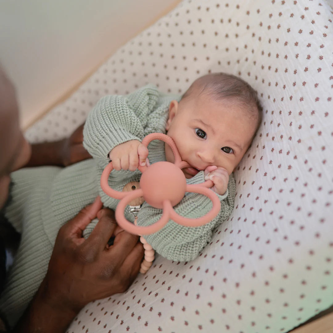 Mushie - Rattle Teether - Daisy - Dusty Rose - Mabel & Fox