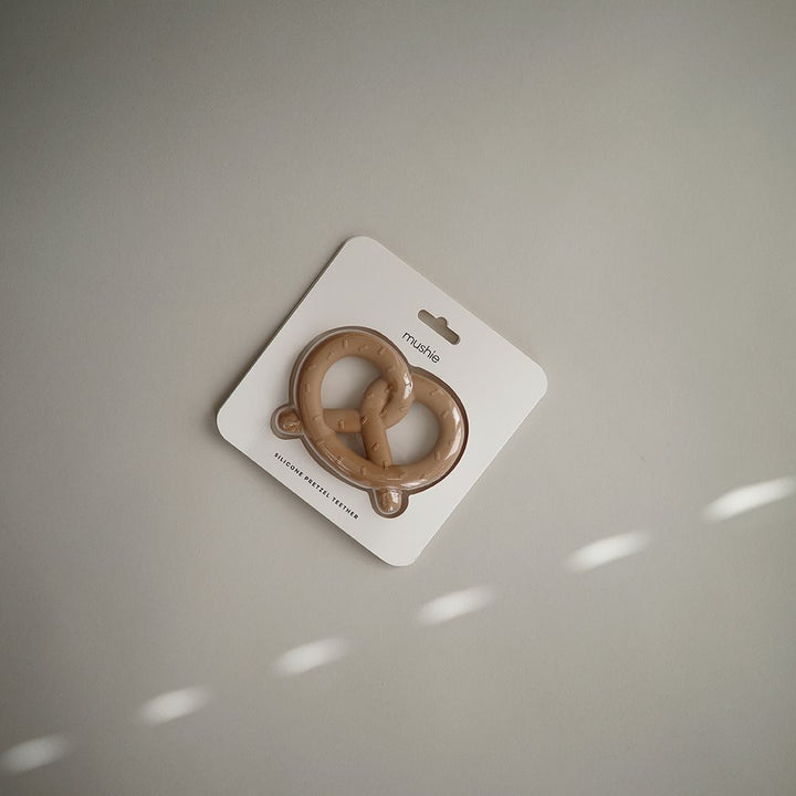 Mushie Teether - Pretzel - Natural - Mabel & Fox