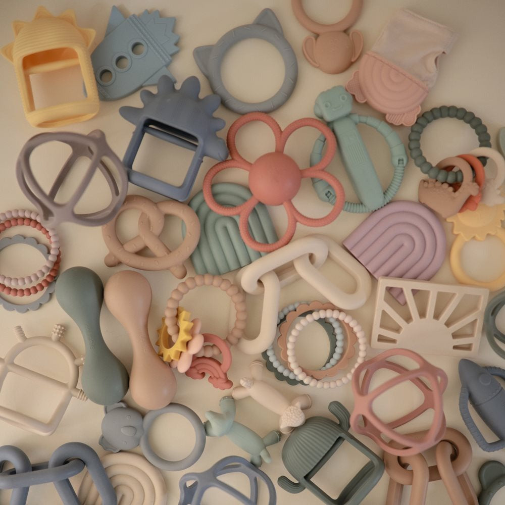 Mushie - Teething Ring - Rainbow - Mabel & Fox