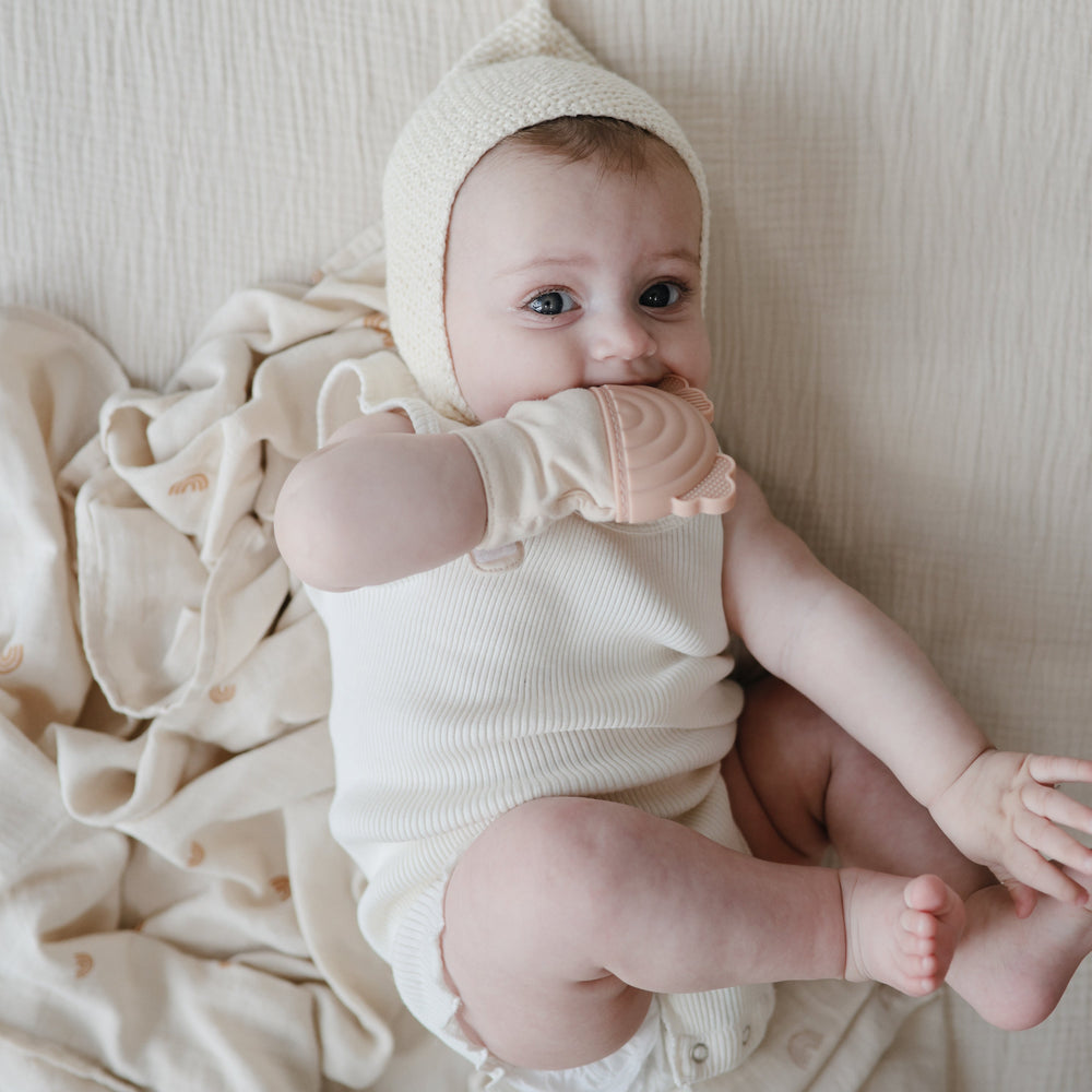 Mushie - Teething Mitten - Rainbow - Mabel & Fox