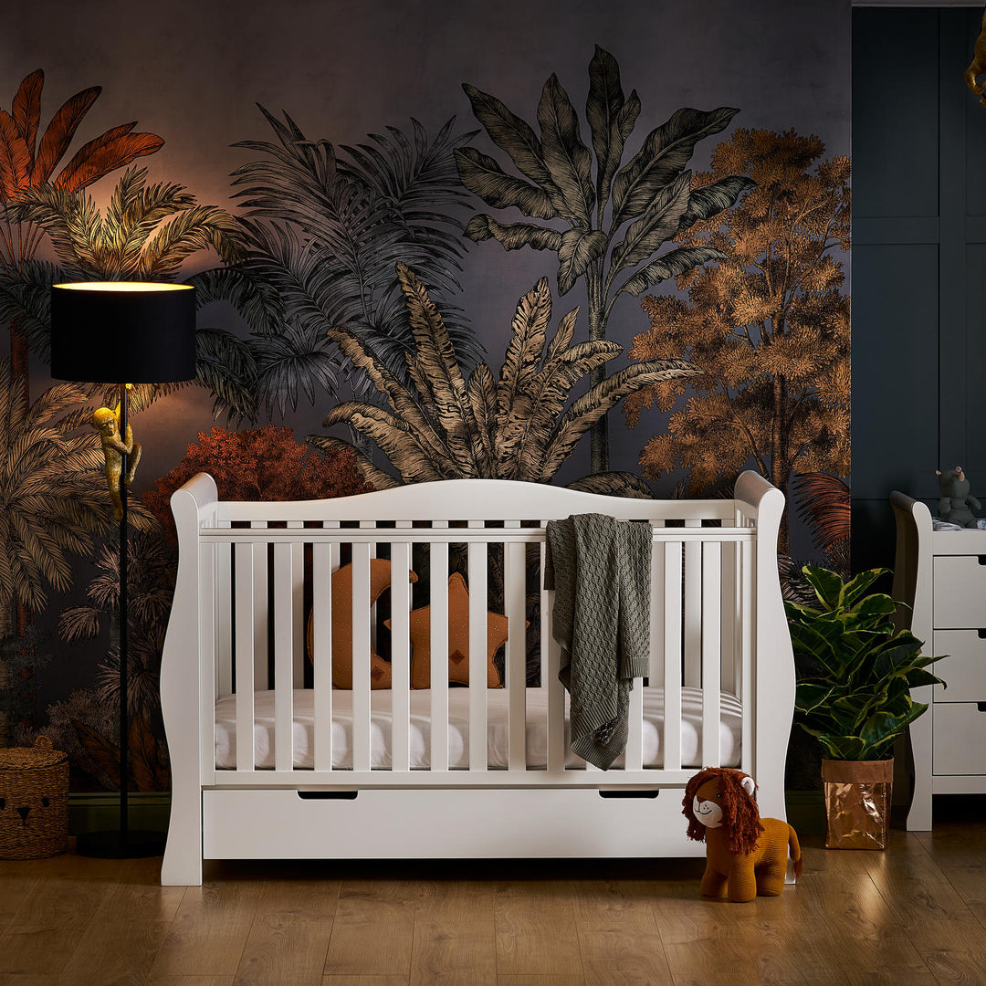OBaby - Stamford Luxe Cot Bed - White - Mabel & Fox