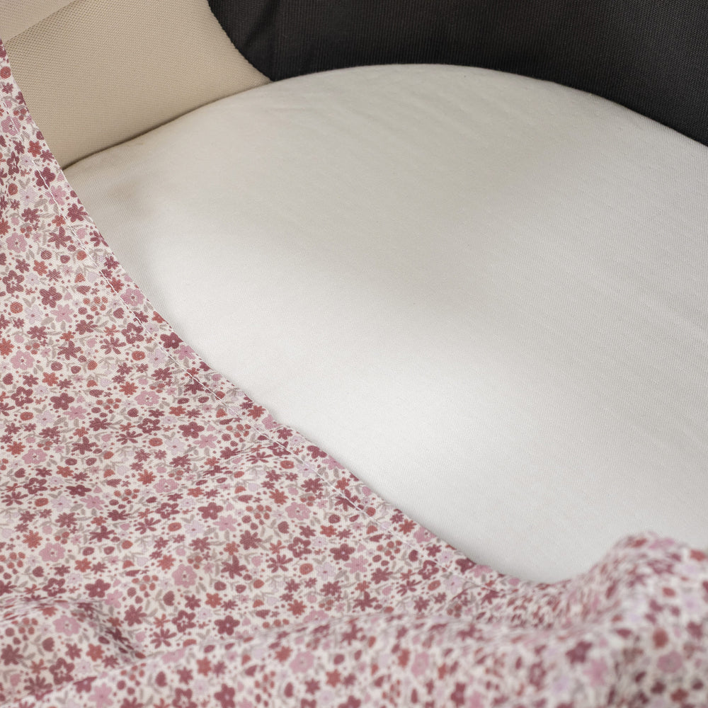 Pasito a Pasito - Carrycot Fitted Sheet & Muslin - Cherry Flowers - Mabel & Fox