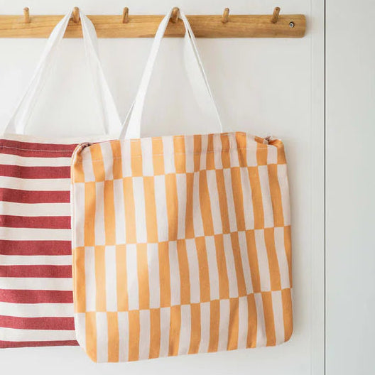 Play & Go - Wall Storage & Tote Bag - Bear - Mabel & Fox