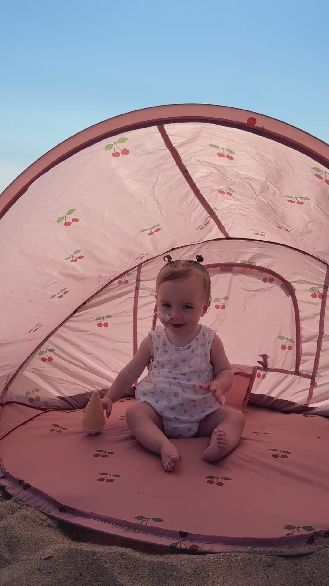 Konges Slojd - Mini Beach Pop Up Tent - Anti UV 50+ - Ma Grande Cerise Blush
