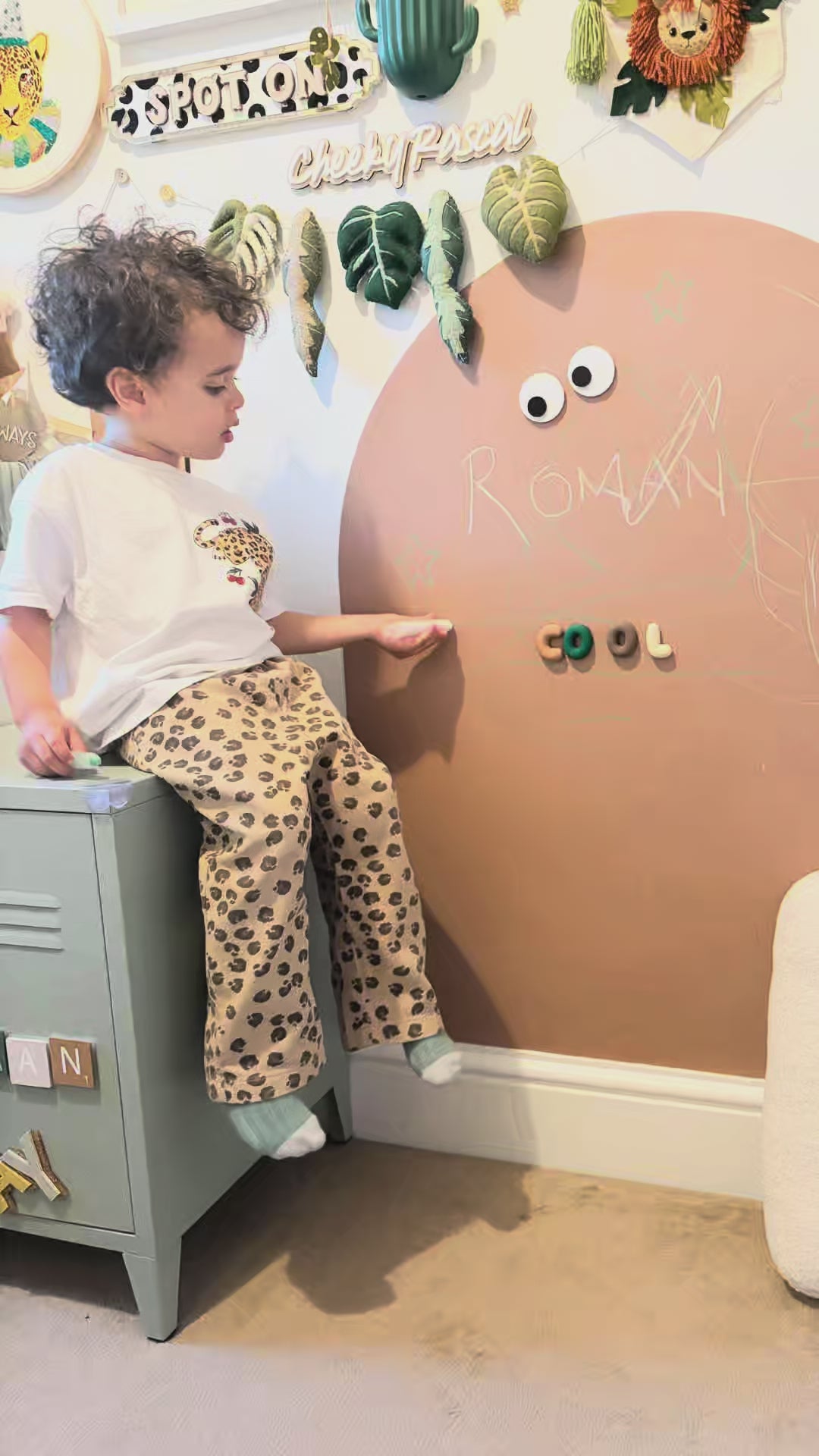 Mabel & Fox - Magnetic Wall Decal - Brown