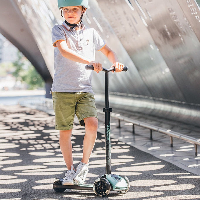 Scoot & Ride - Highwaykick 5 with LED - Forest - Mabel & Fox