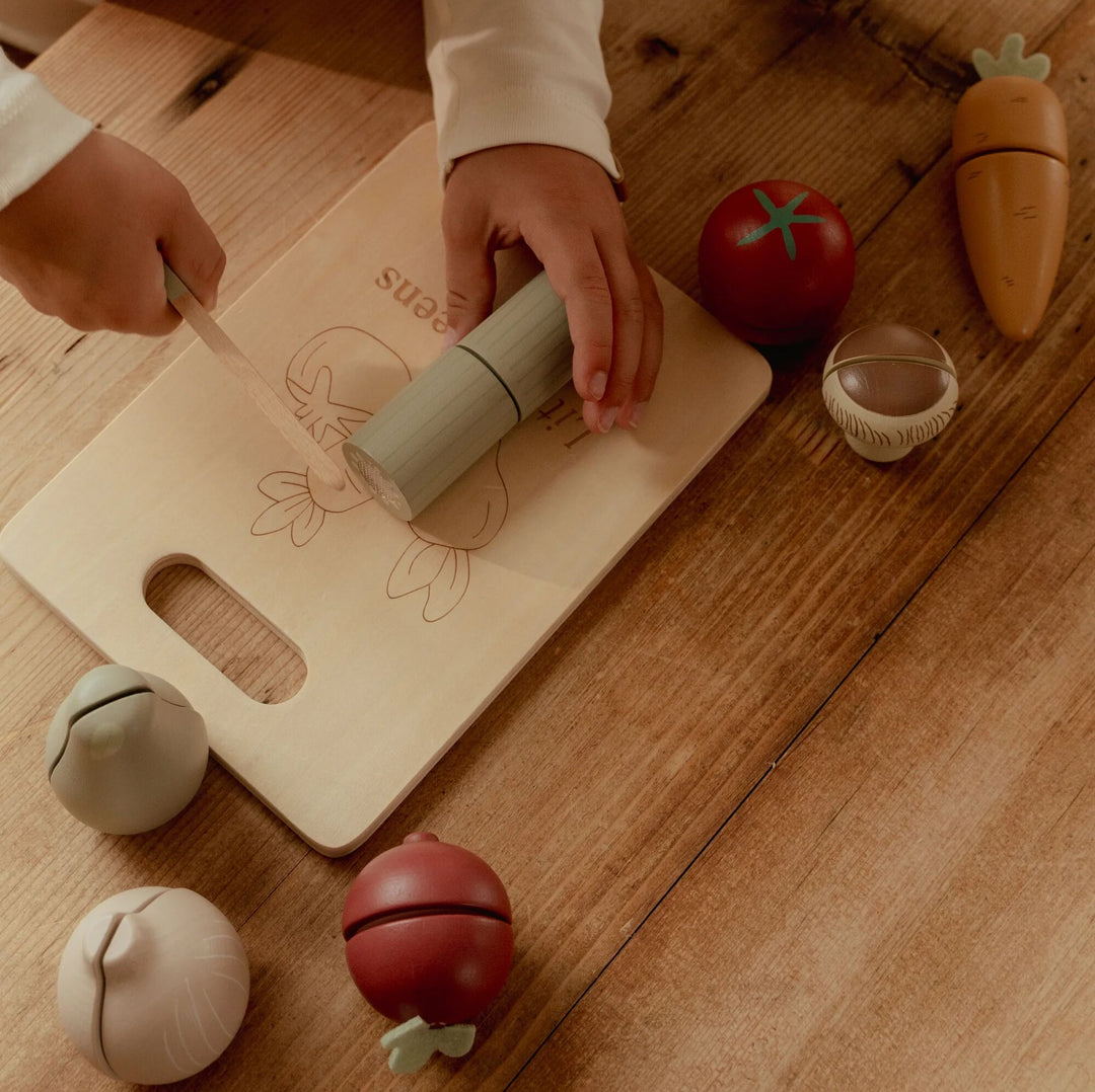 Little Dutch - Slicing Vegetables