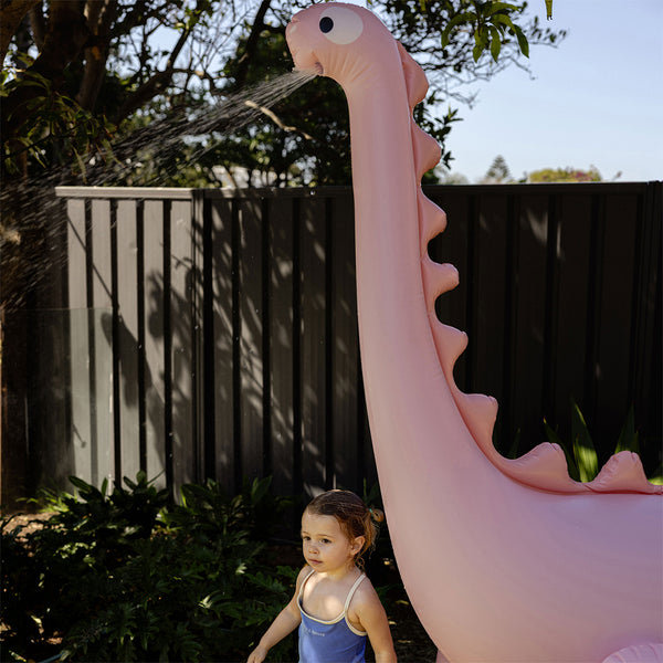 Sunnylife – Dino Giant Sprinkler – Into the Wild Pink - Mabel & Fox