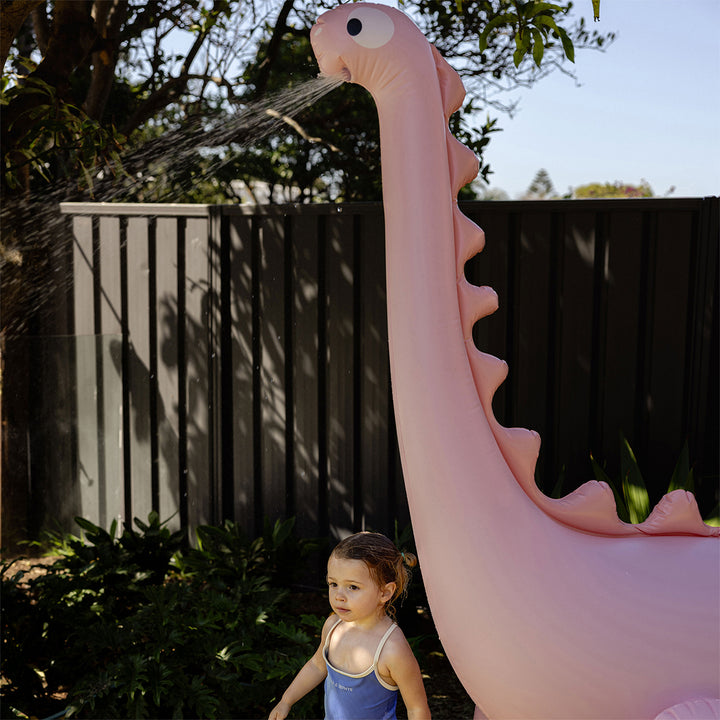 Sunnylife – Dino Giant Sprinkler – Into the Wild Pink - Mabel & Fox