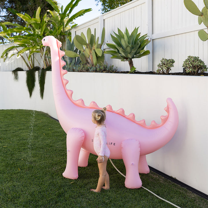 Sunnylife – Dino Giant Sprinkler – Into the Wild Pink - Mabel & Fox