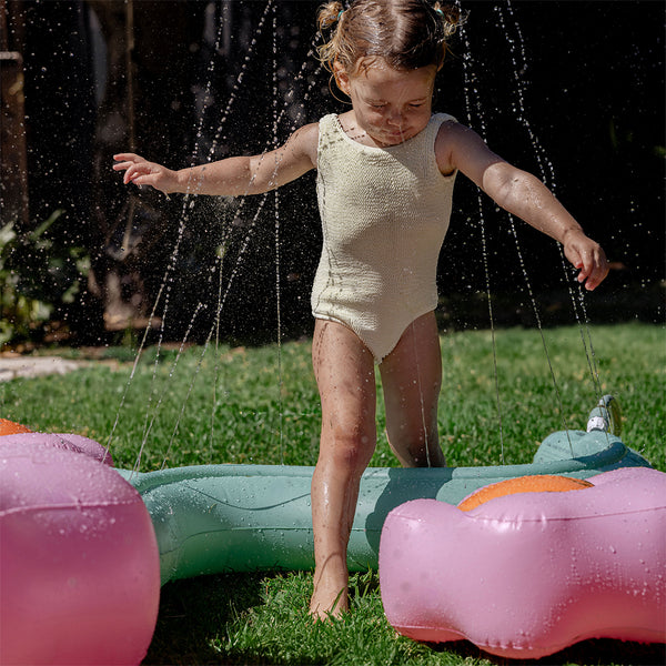 Sunnylife – Inflatable Sprinkler – Poppy the Peach - Mabel & Fox