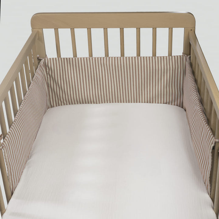 Walking Mum - Crib Bumper - Praliné Vichy / Stripes Mocha (120x60cm) - Mabel & Fox