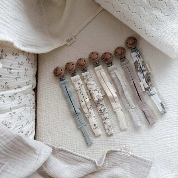 Babyshower – Wood Dummy Holder – Olive Bloom - Mabel & Fox