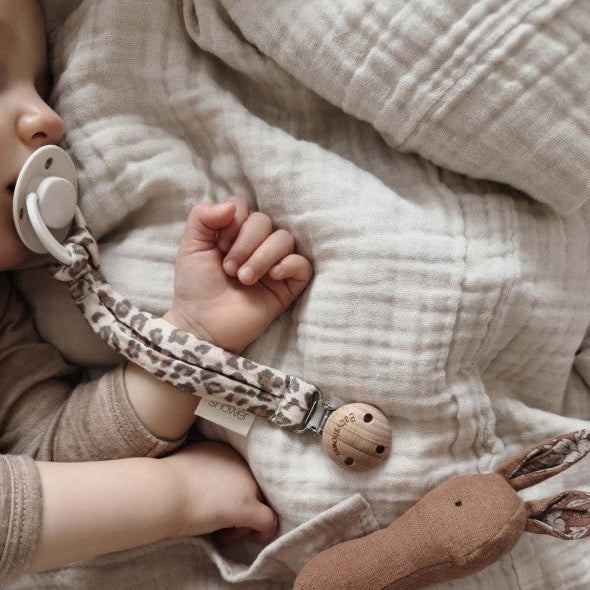 Babyshower – Wood Dummy Holder – Wild Print - Mabel & Fox