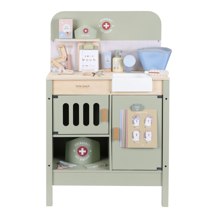 Little Dutch - Veterinary Practice - Mabel & Fox