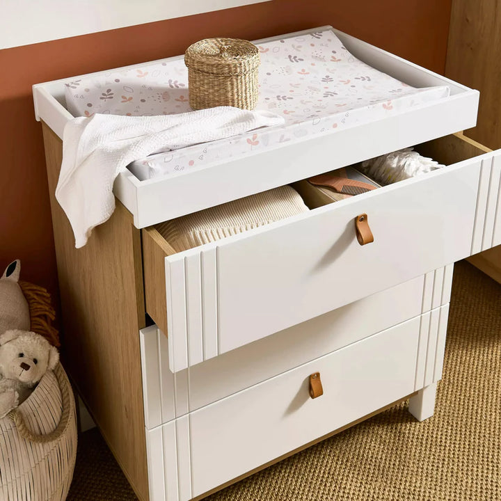 CuddleCo - Rafi Changing Table and Cot Bed - 2 Piece Set - Oak/White
