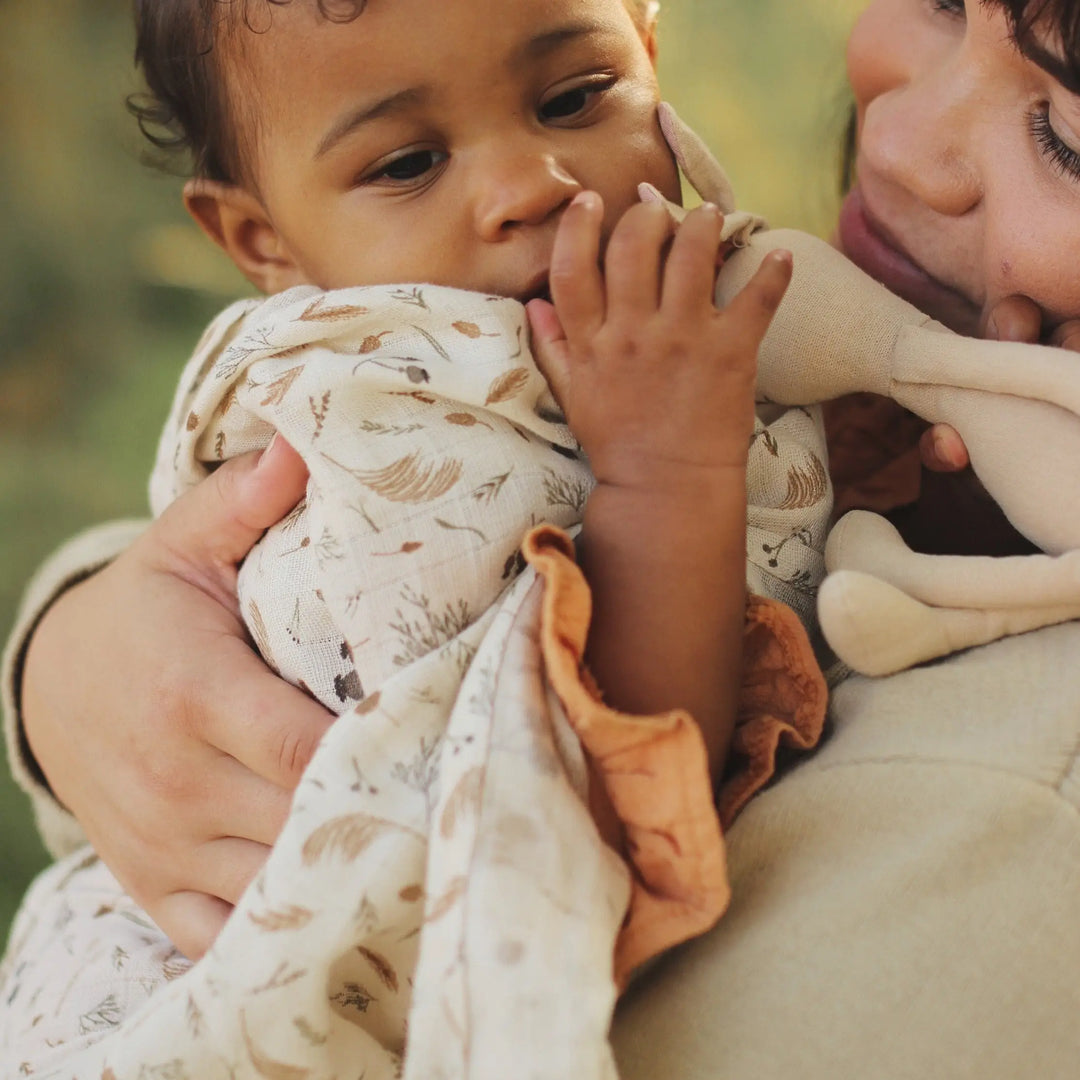 AVERY ROW - ORGANIC BABY LARGE MUSLIN SWADDLE  - GRASSLANDS - Mabel & Fox