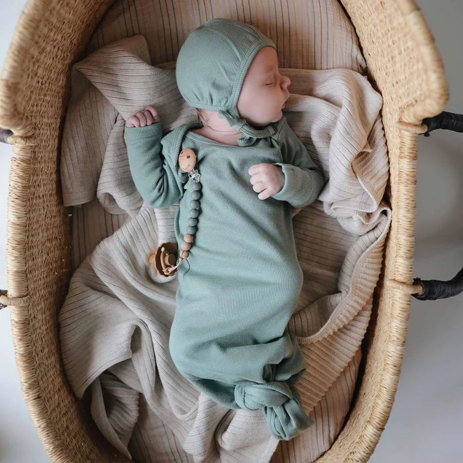 MUSHIE RIBBED KNOTTED BABY GOWN - ROMAN GREEN - Mabel & Fox